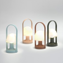 Follow Me Lampada da tavolo Marset - Agof Store Follow Me Lampada da tavolo Marset - Agof Store