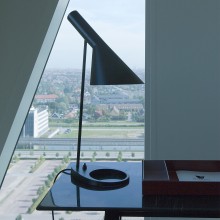 Louis Poulsen AJ Tischleuchte - Agof Store