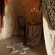 Doing Goods Snowy Tiger klein Teppich 92x63 cm - Agof Store