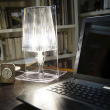 Kartell Take Tischleuchte - Agof Store