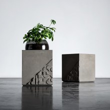 Lyon Béton Curb Side Table With Vase - Agof Store