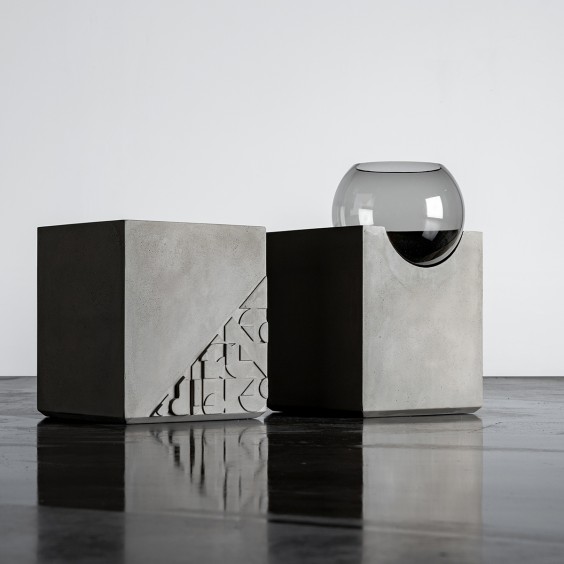 Lyon Béton Curb Side Table With Vase - Agof Store