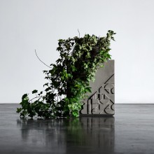 Lyon Béton Curb Side Table With Vase - Agof Store