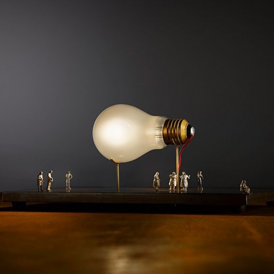 Ingo Maurer I ricchi poveri Monument for a bulb Tischleuchte - Agof Store