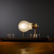 Ingo Maurer I ricchi poveri Monument for a bulb table lamp - Agof Store