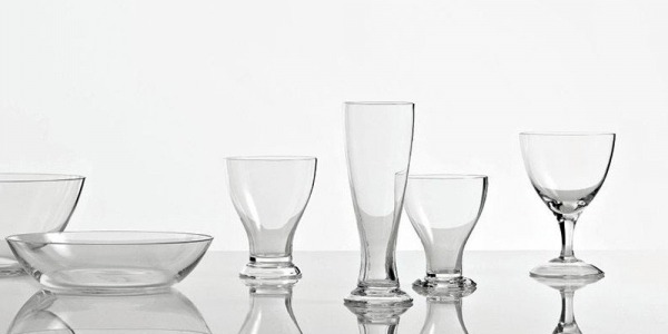Piatti e bicchieri di design per una tavola indimenticabile